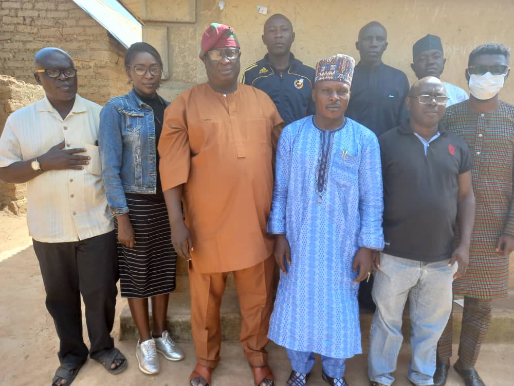 Read more about the article BECO LED A HIGH POWERED DELEGATION ON CONDOLENCE VISIT TO THE FAMILIES OF SOME OF IT’S ILLUSTRIOUS SONS