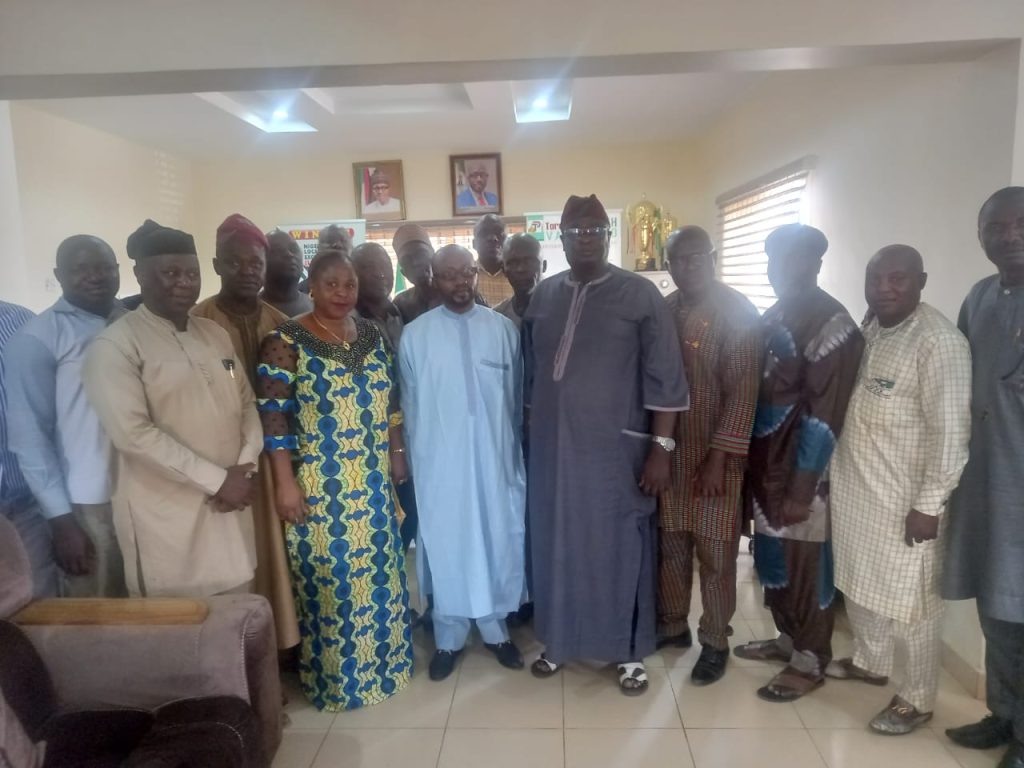 Read more about the article BECO PRESIDENT LED A HIGH POWERED DELEGATION ON A THANK YOU VISIT TO JOS SOUTH COUNCIL BOSS.
