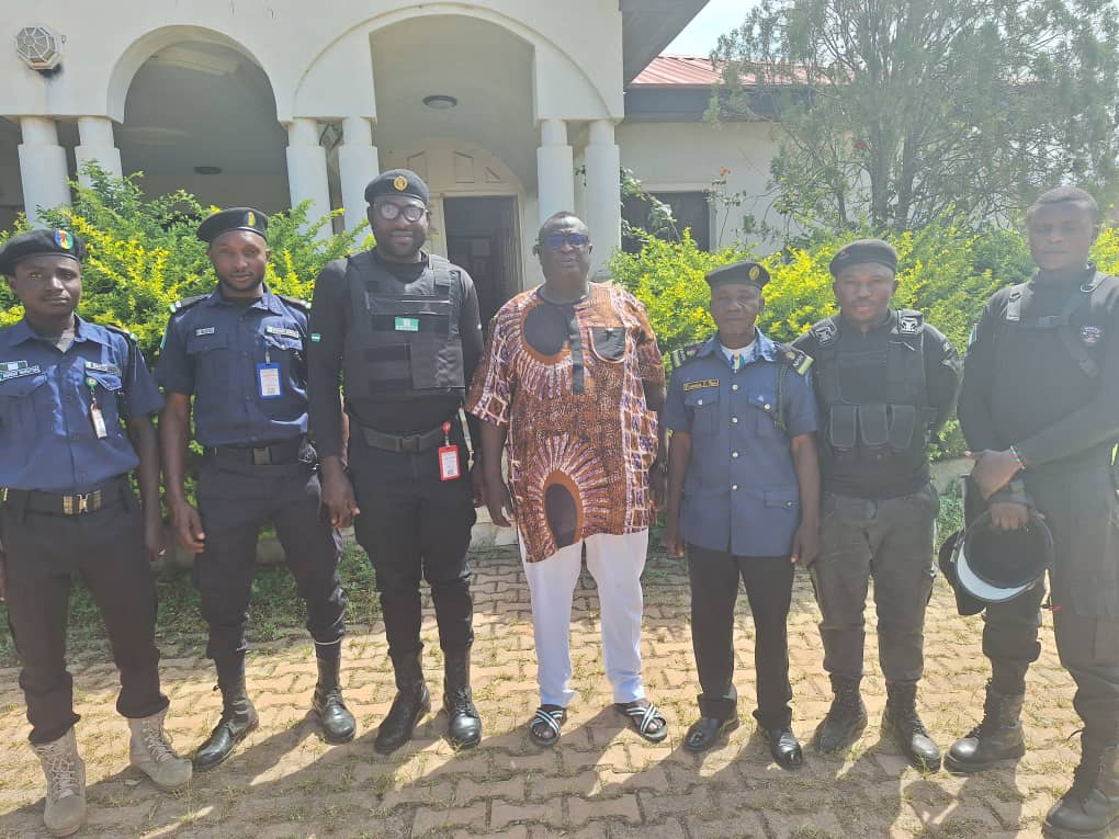 Read more about the article BARKIN-LADI/JOS SOUTH DIVISIONS OF COMMUNITY POLICE PAID A COURTESY VISIT TO THE BECO PRESIDENT