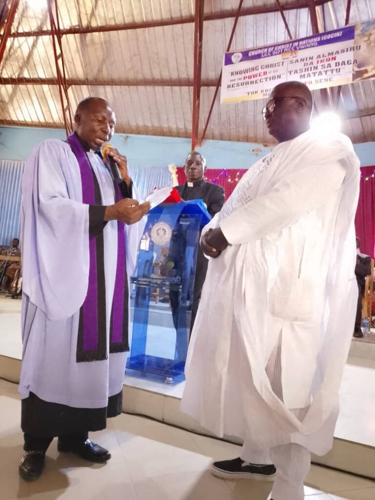 Read more about the article COCIN LCC SOT-VWANG HONOURS  DA GYANG DUDU DALYOP WITH  AWARD OF RECOGNITION.