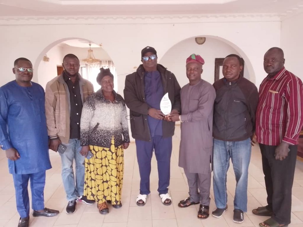 Read more about the article JOL COMMUNITY DEVELOPMENT ASSOCIATION (JCDA) HONOURS BECO PRESIDENT WITH AWARD